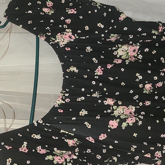 No boundaries Black Floral Dress - Picture 6 of 7